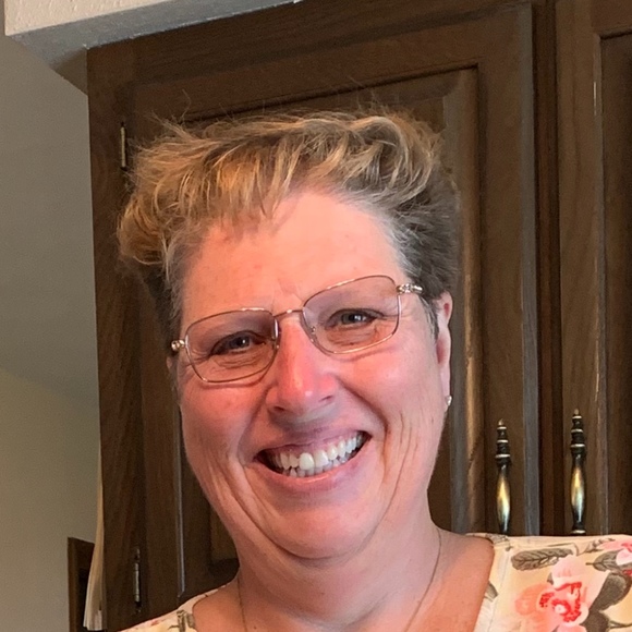 Meet your Posher, Deb - Picture 1 of 1